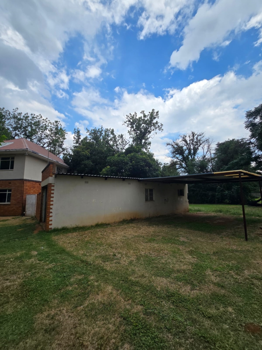 6 Bedroom Property for Sale in Unitas Park Gauteng
