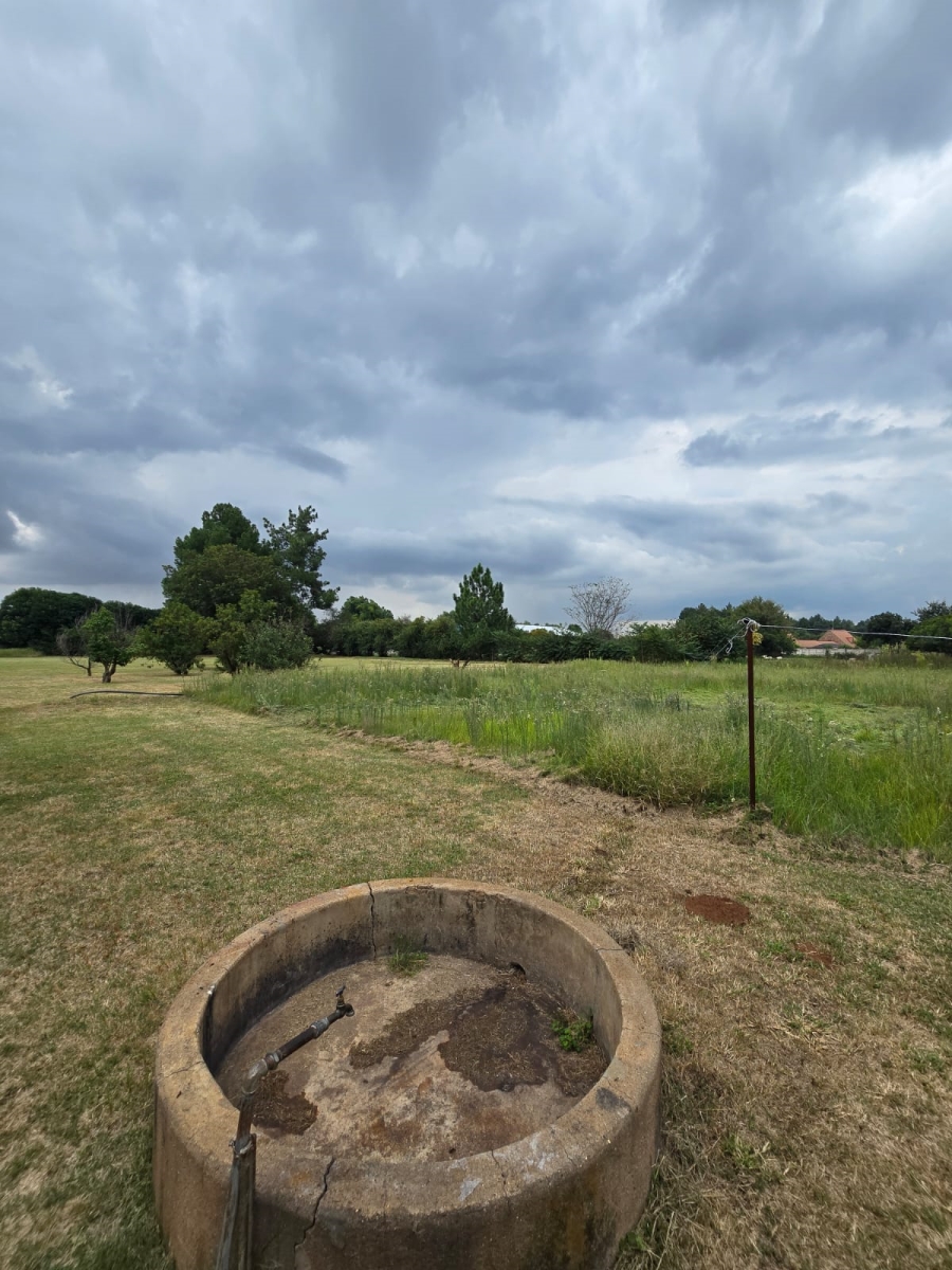 6 Bedroom Property for Sale in Unitas Park Gauteng