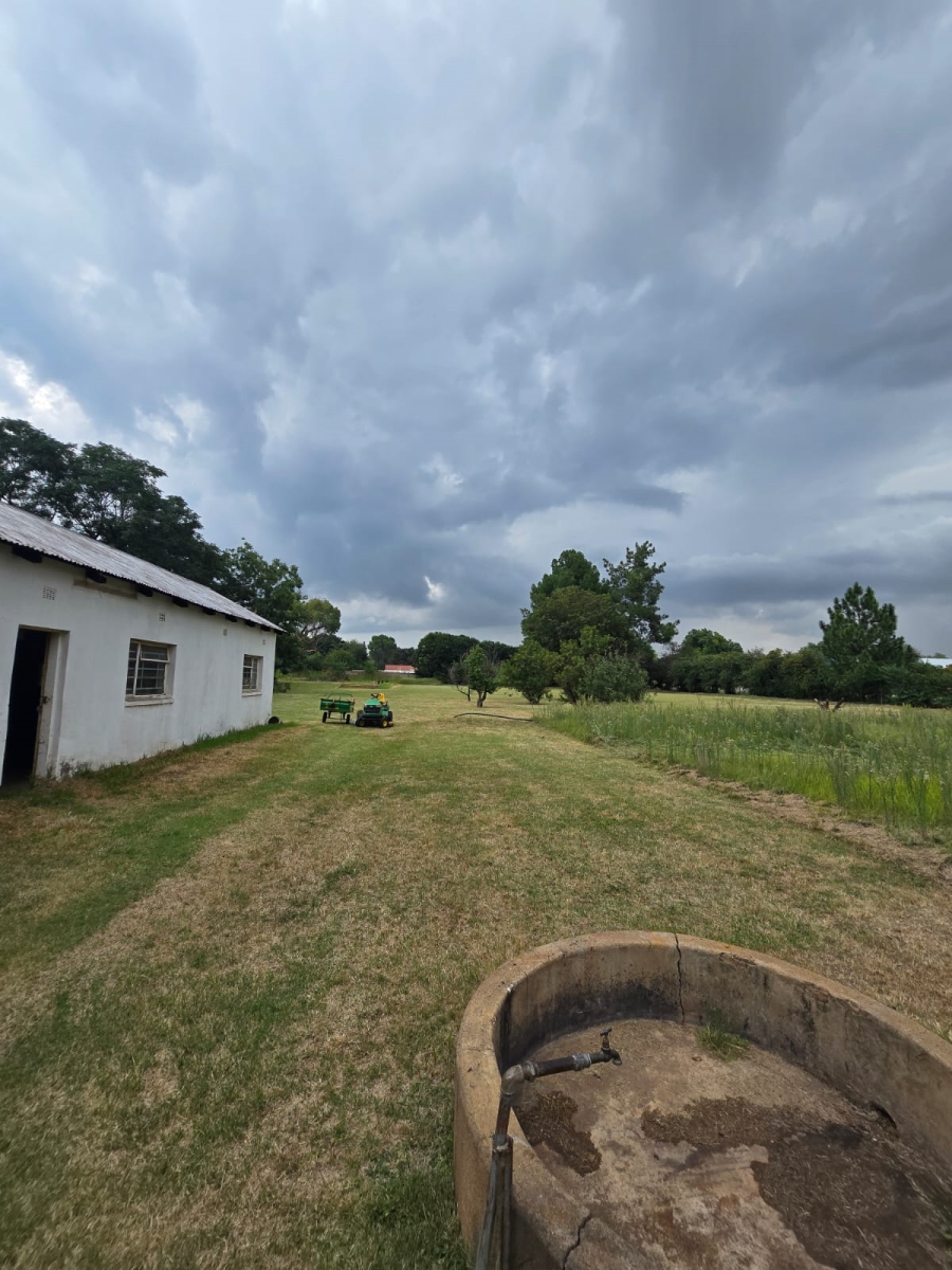 6 Bedroom Property for Sale in Unitas Park Gauteng