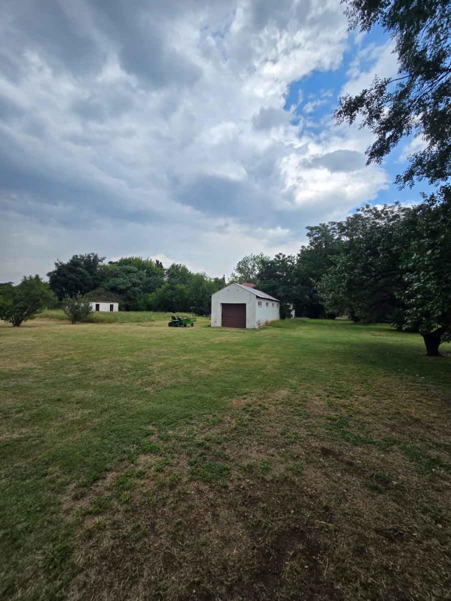 6 Bedroom Property for Sale in Unitas Park Gauteng