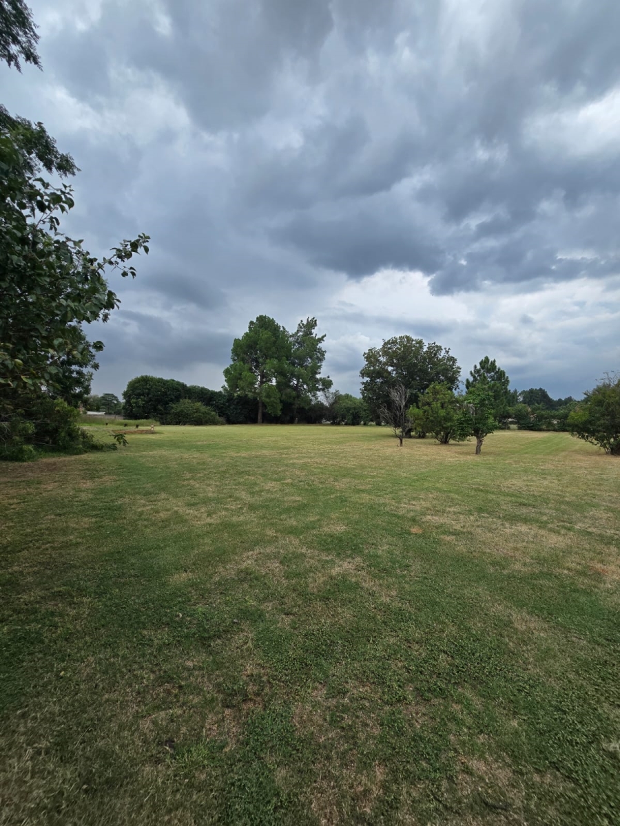 6 Bedroom Property for Sale in Unitas Park Gauteng