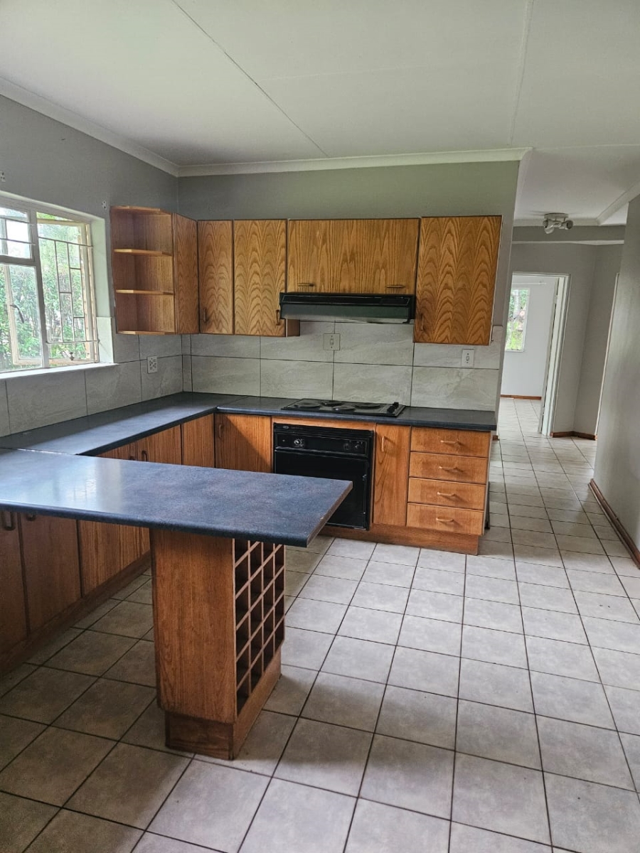 6 Bedroom Property for Sale in Unitas Park Gauteng