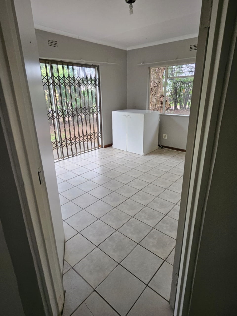 6 Bedroom Property for Sale in Unitas Park Gauteng