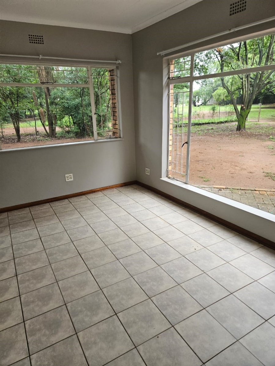 6 Bedroom Property for Sale in Unitas Park Gauteng