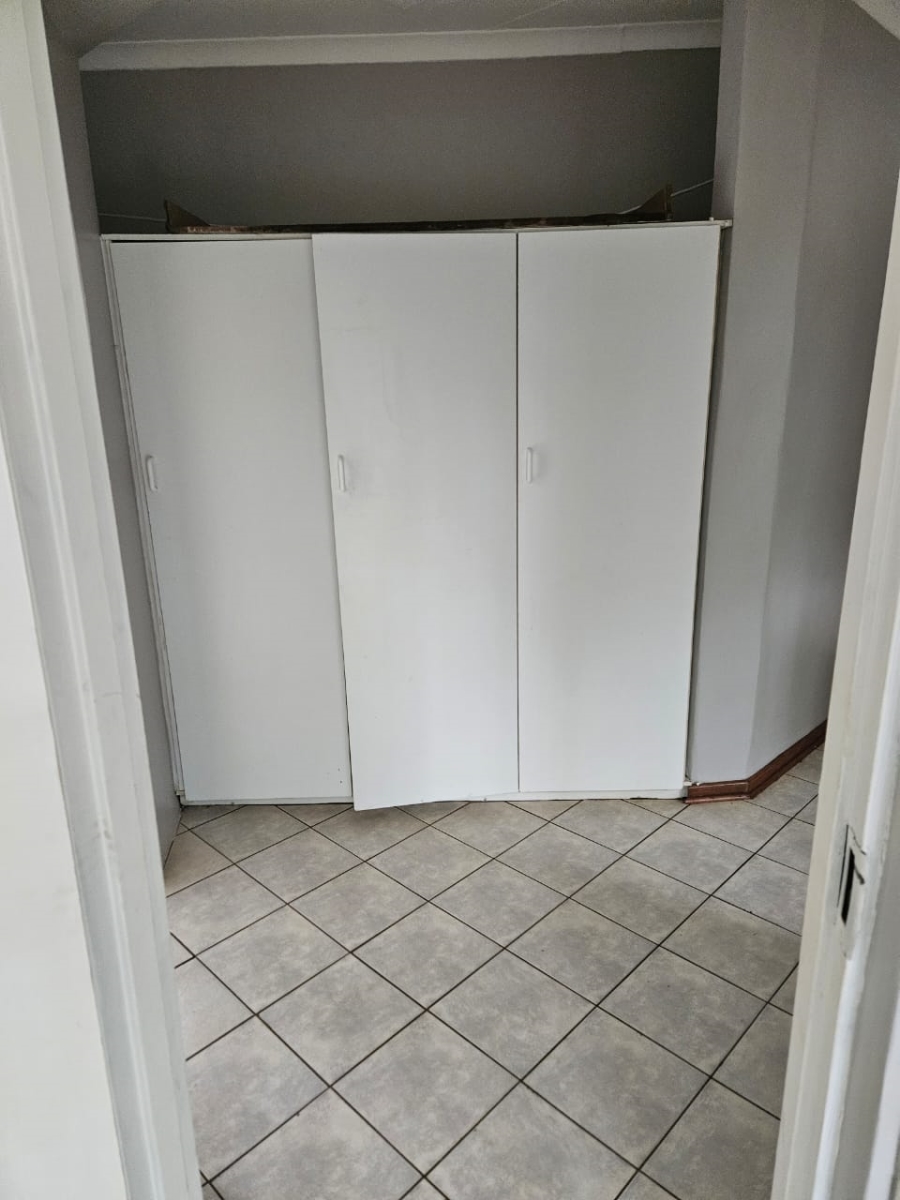 6 Bedroom Property for Sale in Unitas Park Gauteng