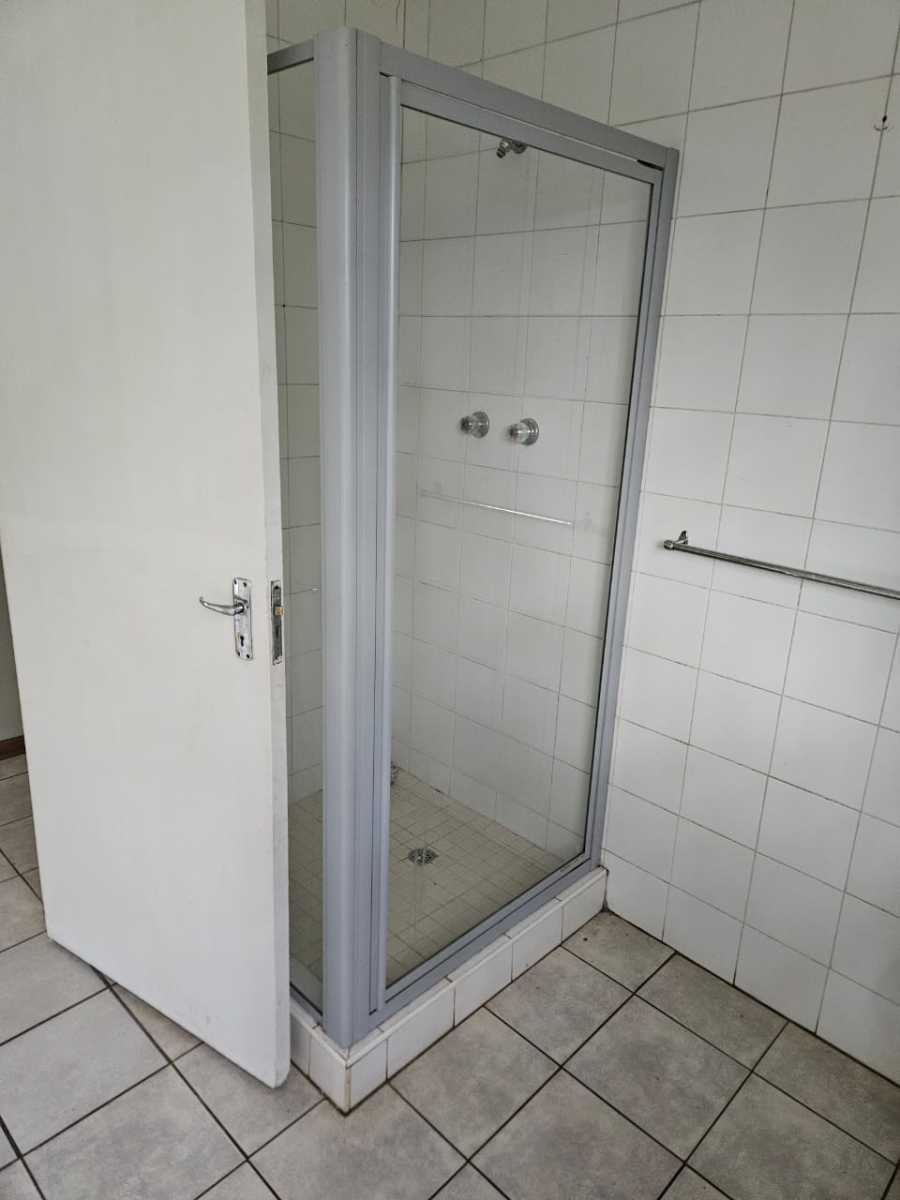 6 Bedroom Property for Sale in Unitas Park Gauteng