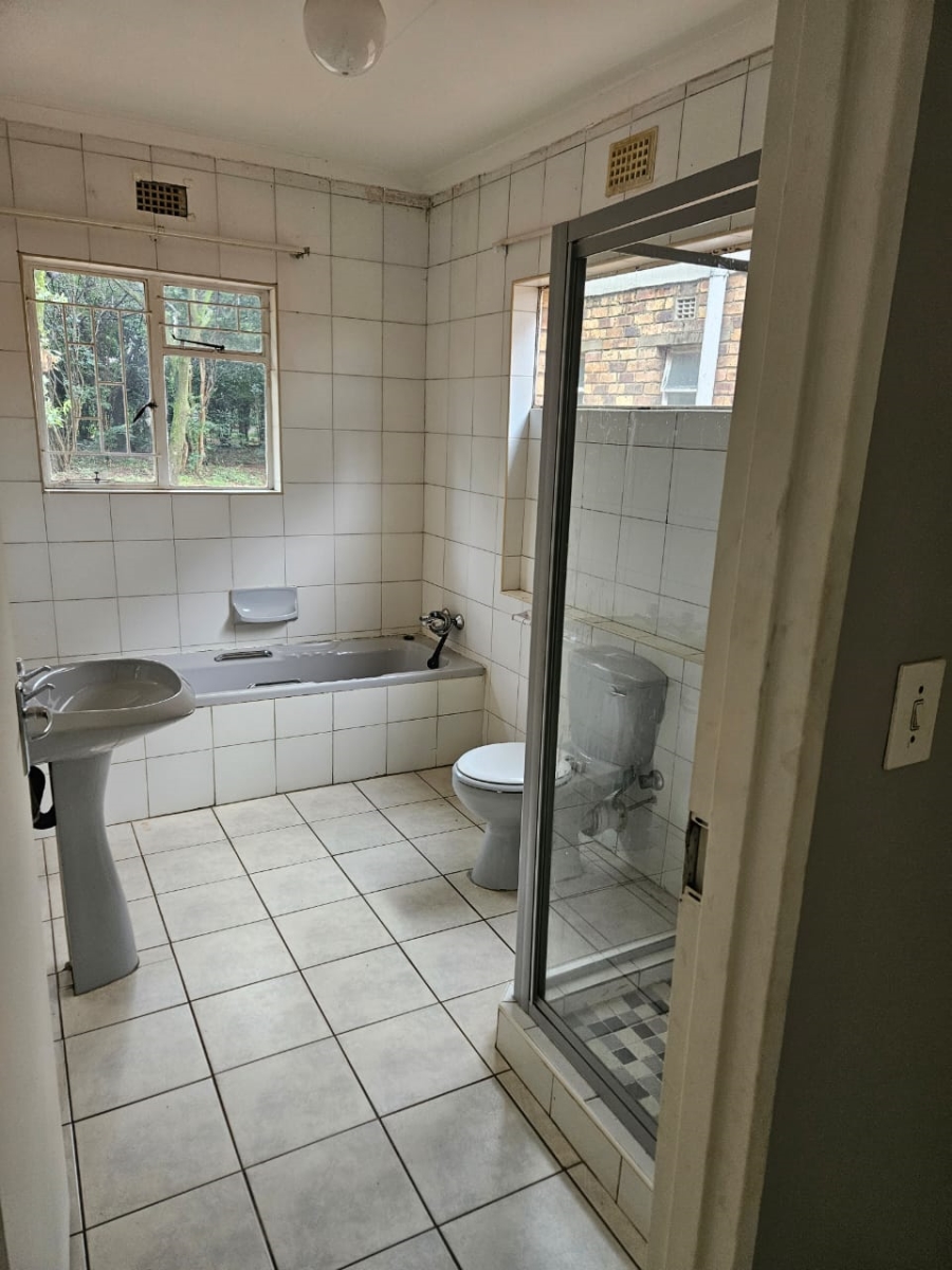 6 Bedroom Property for Sale in Unitas Park Gauteng