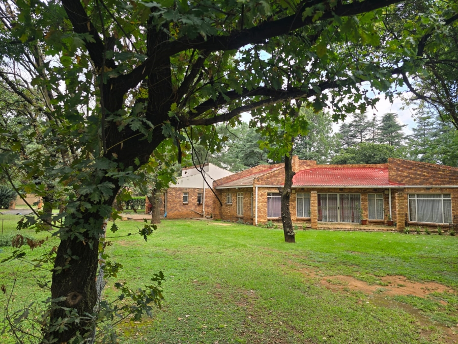 6 Bedroom Property for Sale in Unitas Park Gauteng