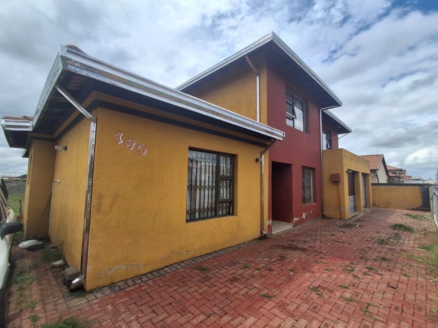 4 Bedroom Property for Sale in Golden Gardens Gauteng