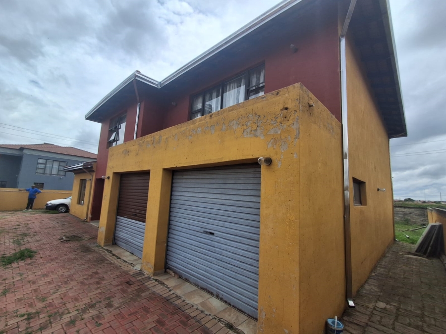 4 Bedroom Property for Sale in Golden Gardens Gauteng