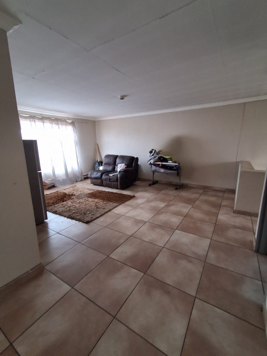 4 Bedroom Property for Sale in Golden Gardens Gauteng