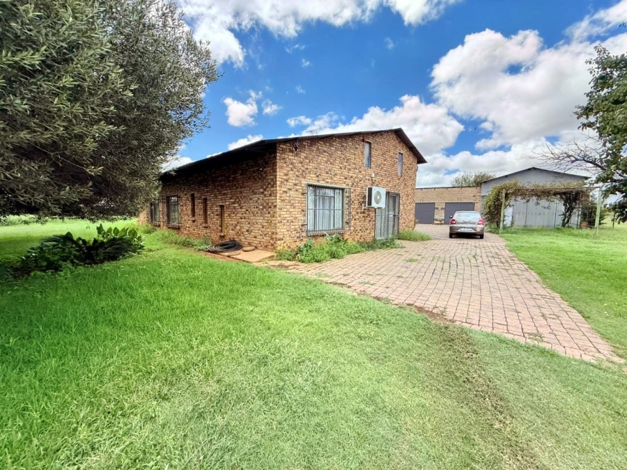 4 Bedroom Property for Sale in Mullerstuine Gauteng