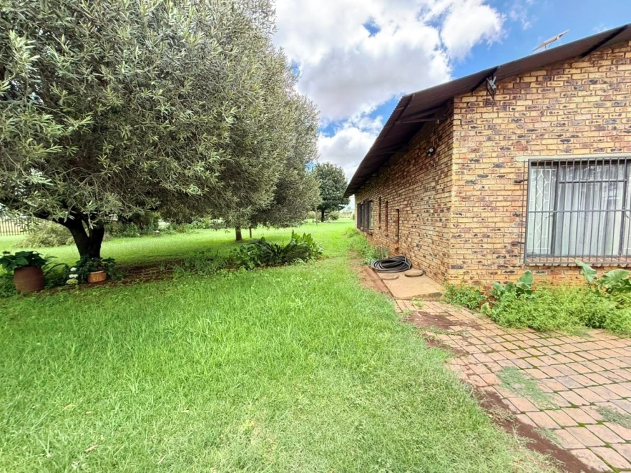 4 Bedroom Property for Sale in Mullerstuine Gauteng
