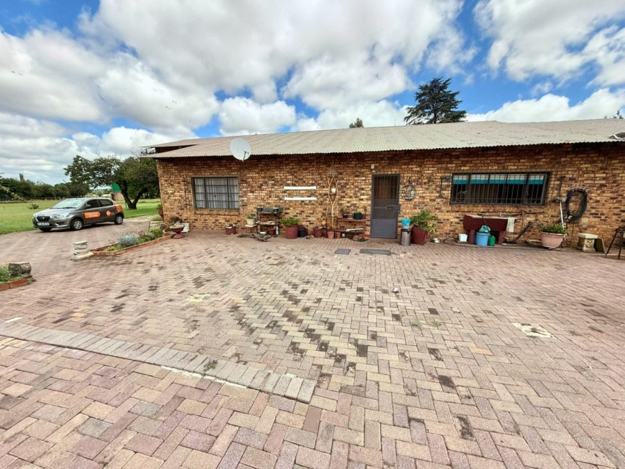 4 Bedroom Property for Sale in Mullerstuine Gauteng