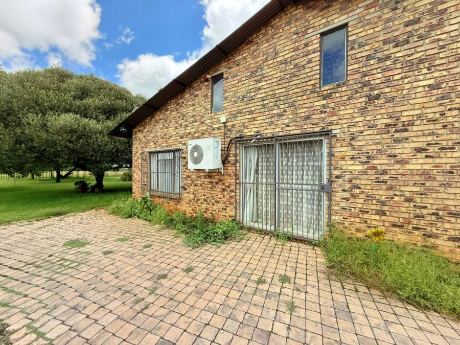 4 Bedroom Property for Sale in Mullerstuine Gauteng
