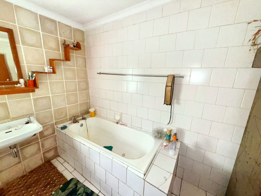 4 Bedroom Property for Sale in Mullerstuine Gauteng