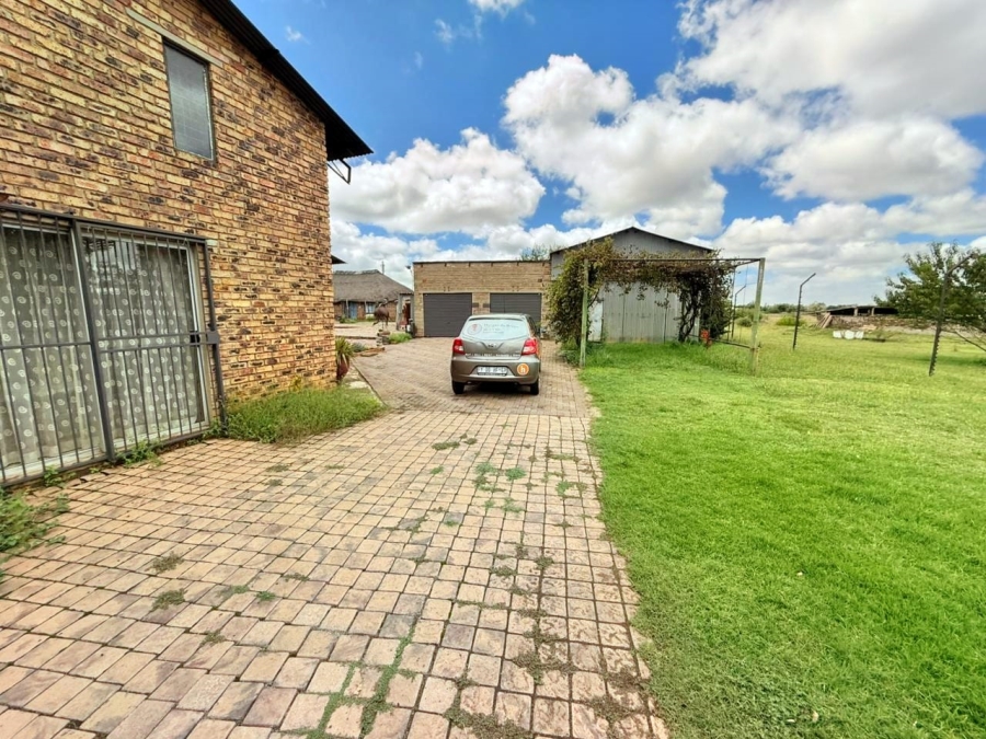 4 Bedroom Property for Sale in Mullerstuine Gauteng