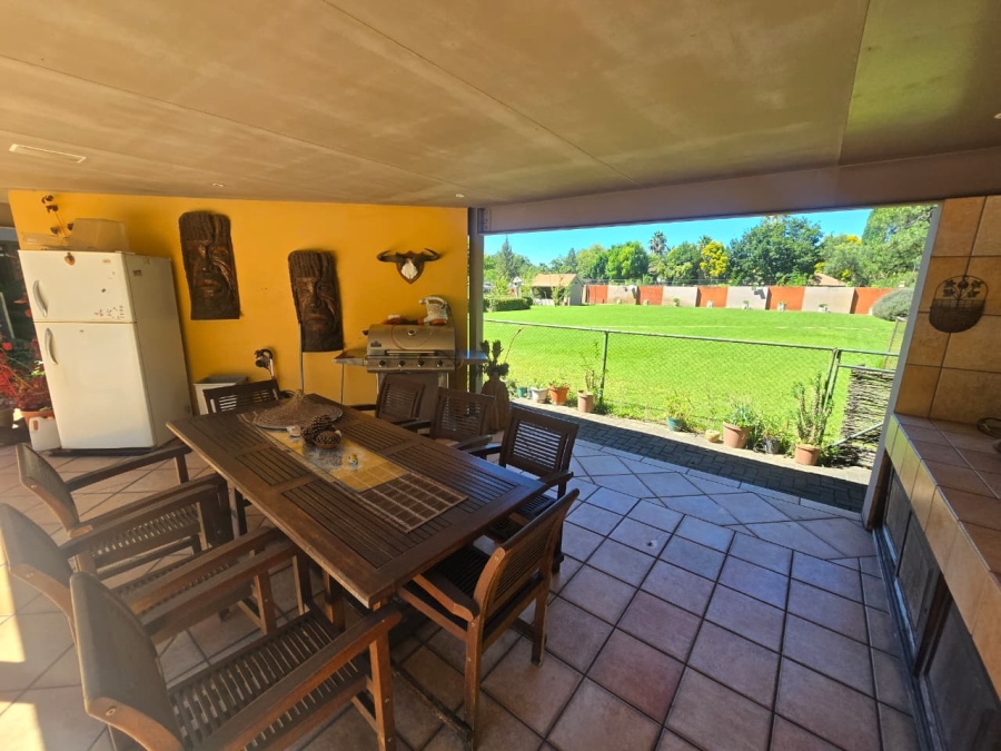 4 Bedroom Property for Sale in Three Rivers Proper Gauteng