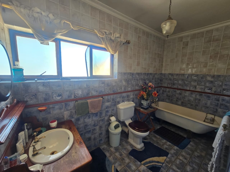 4 Bedroom Property for Sale in Three Rivers Proper Gauteng