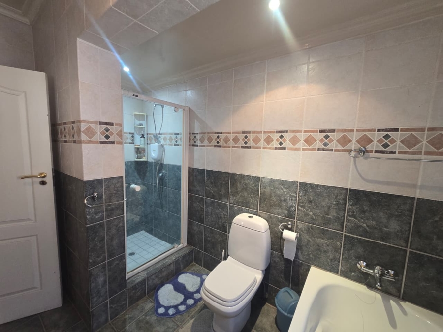 4 Bedroom Property for Sale in Three Rivers Proper Gauteng