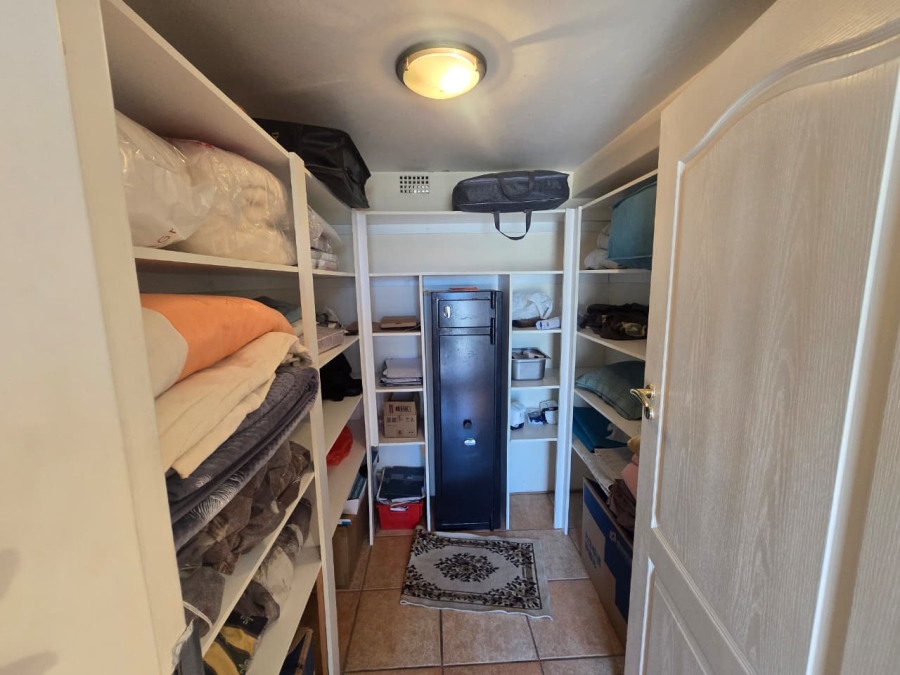 4 Bedroom Property for Sale in Three Rivers Proper Gauteng