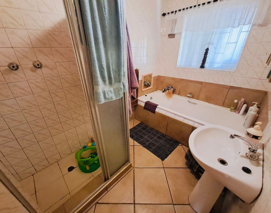 3 Bedroom Property for Sale in Rothdene Gauteng