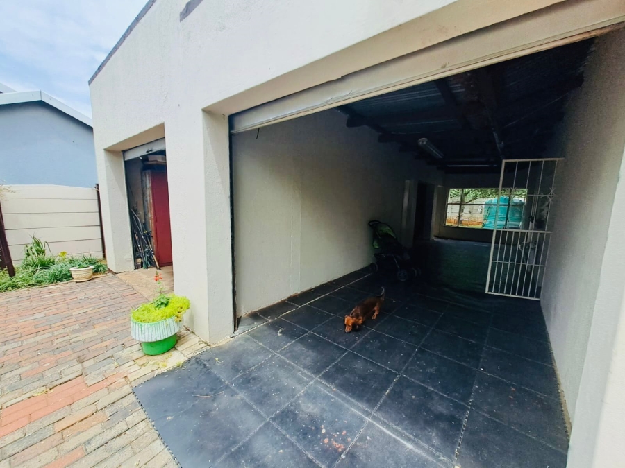 3 Bedroom Property for Sale in Rothdene Gauteng