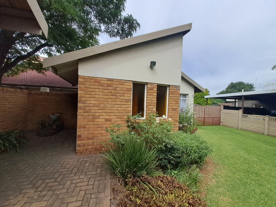 3 Bedroom Property for Sale in Three Rivers East Gauteng