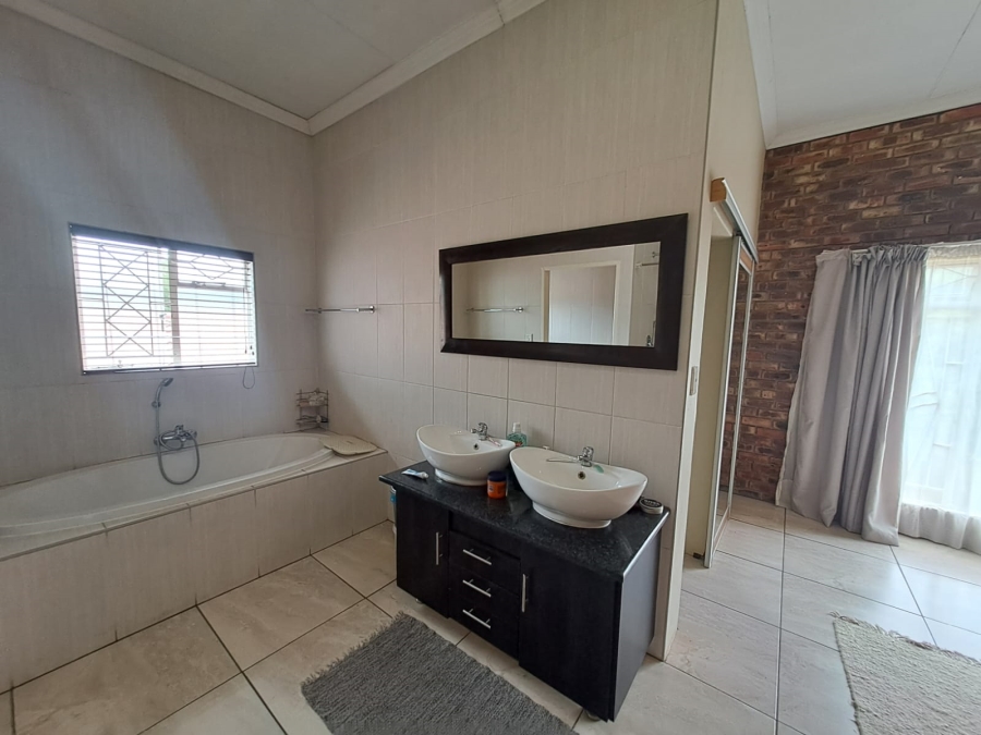 3 Bedroom Property for Sale in Three Rivers East Gauteng