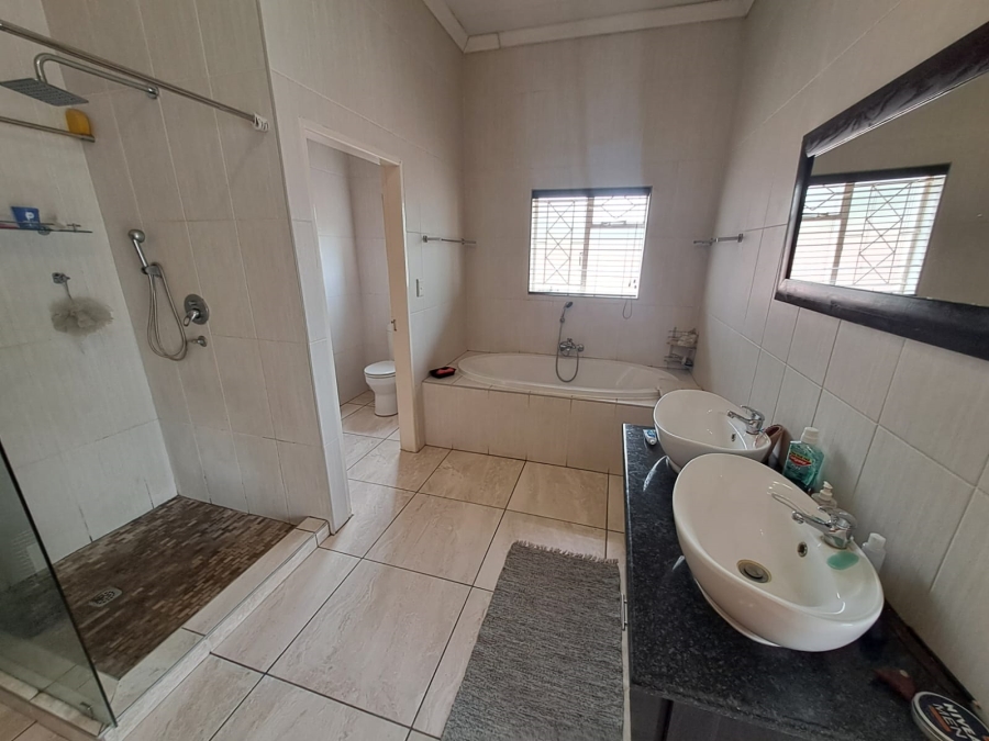 3 Bedroom Property for Sale in Three Rivers East Gauteng