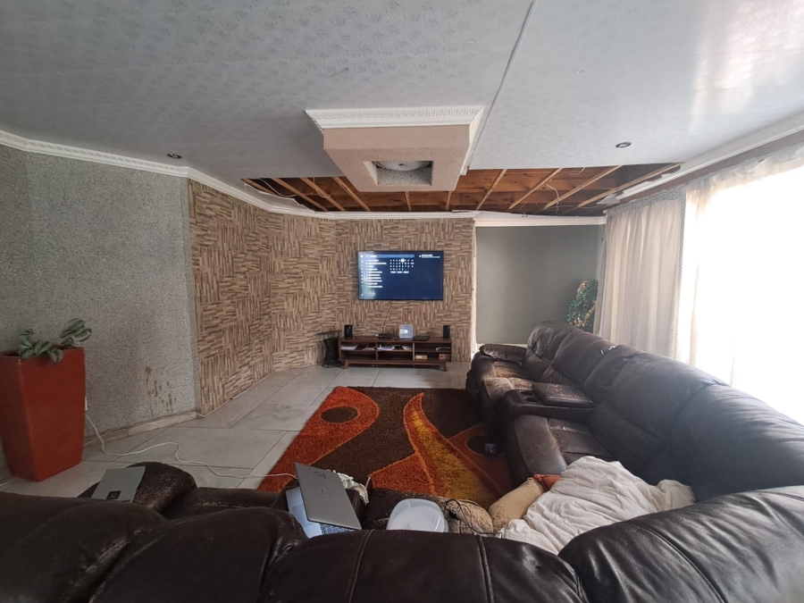 5 Bedroom Property for Sale in Arcon Park Gauteng