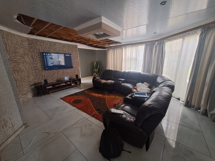 5 Bedroom Property for Sale in Arcon Park Gauteng
