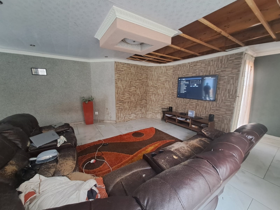 5 Bedroom Property for Sale in Arcon Park Gauteng