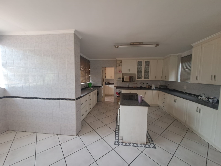 5 Bedroom Property for Sale in Arcon Park Gauteng