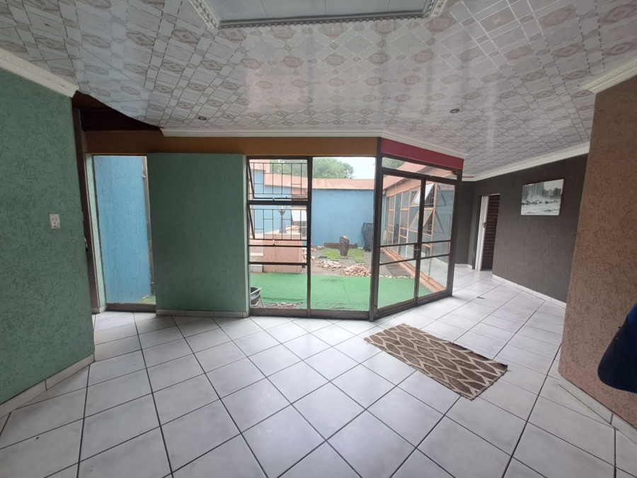 5 Bedroom Property for Sale in Arcon Park Gauteng