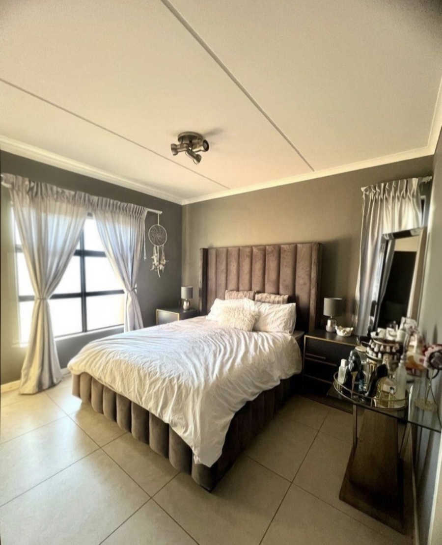 2 Bedroom Property for Sale in Glen Marais Gauteng