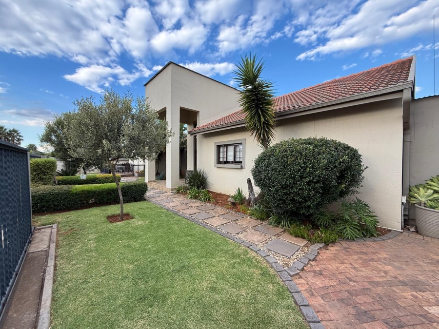 4 Bedroom Property for Sale in Vanderbijlpark SE 8 Gauteng