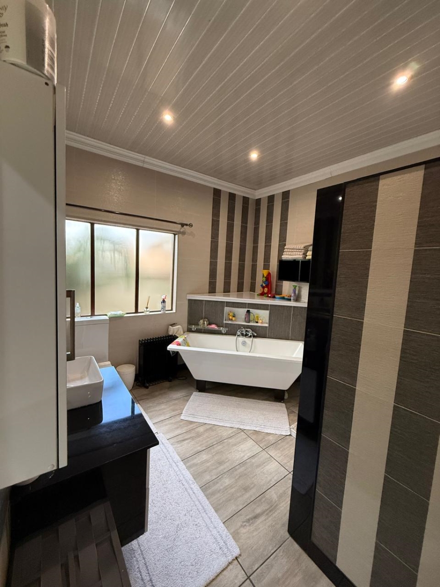 4 Bedroom Property for Sale in Vanderbijlpark SE 8 Gauteng