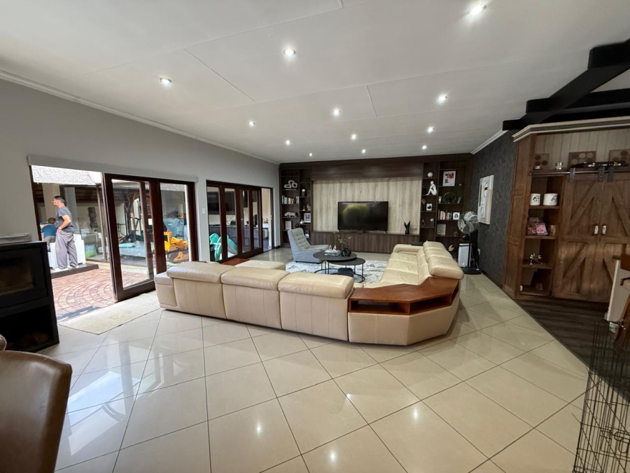 4 Bedroom Property for Sale in Vanderbijlpark SE 8 Gauteng