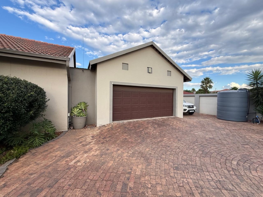 4 Bedroom Property for Sale in Vanderbijlpark SE 8 Gauteng