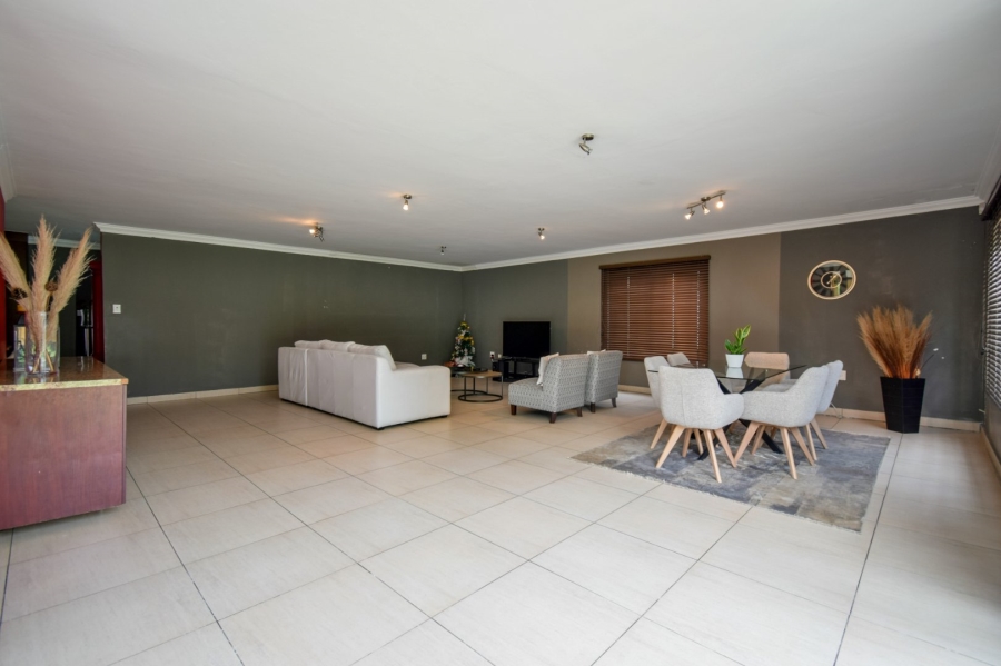 5 Bedroom Property for Sale in Gezina Gauteng