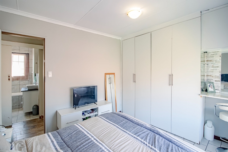 2 Bedroom Property for Sale in Annlin Gauteng