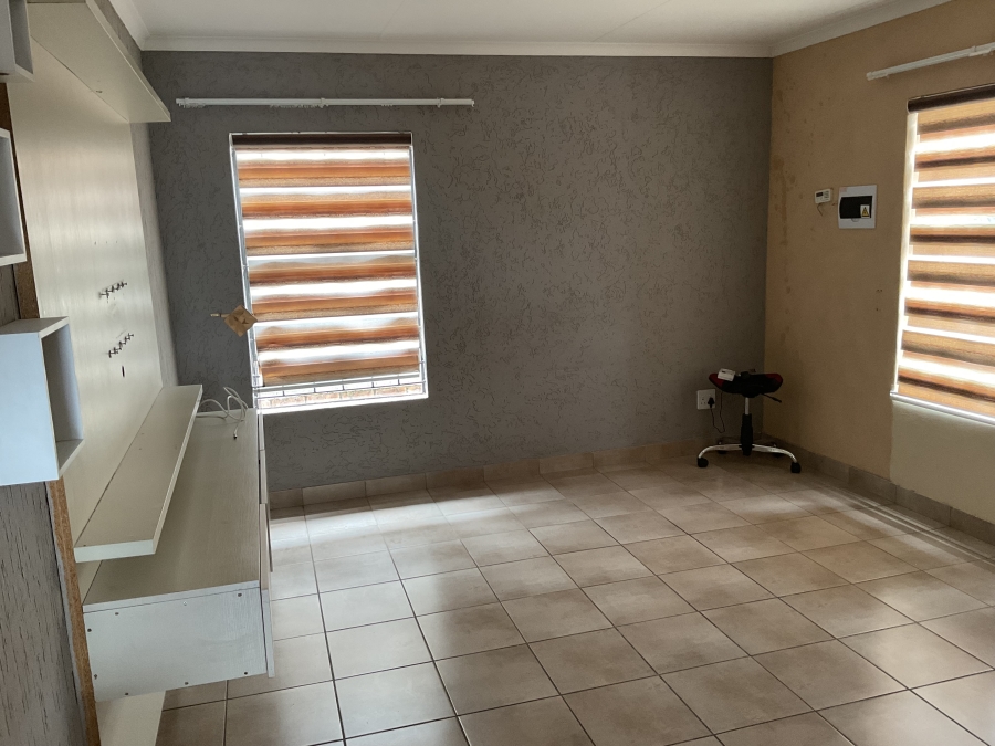 3 Bedroom Property for Sale in Kosmosdal Gauteng