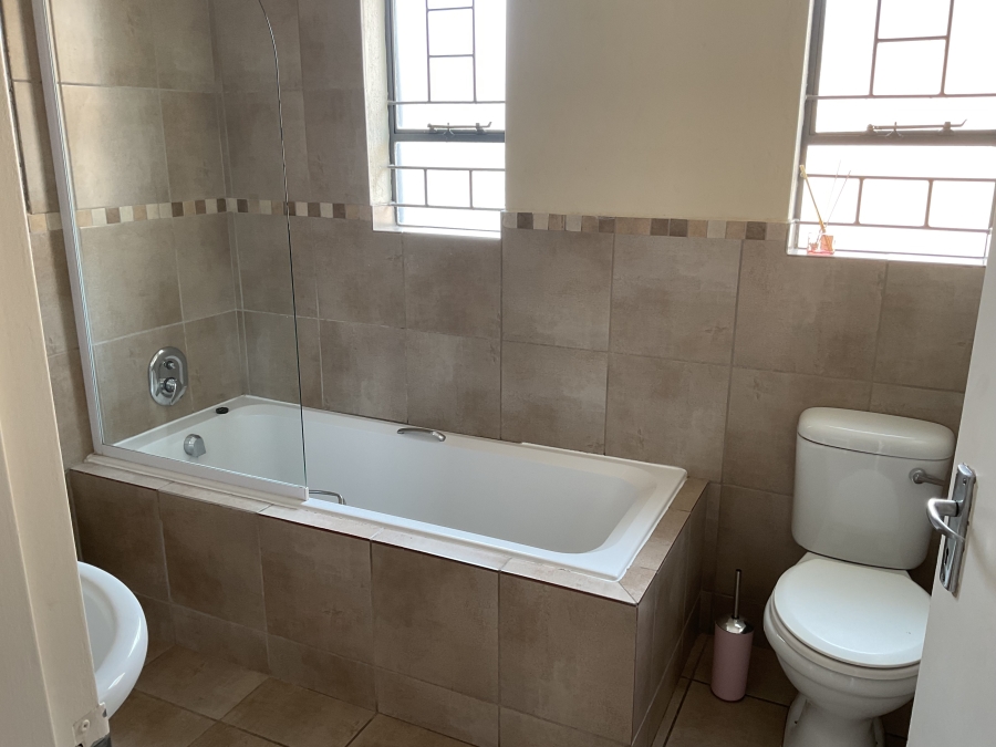 3 Bedroom Property for Sale in Kosmosdal Gauteng