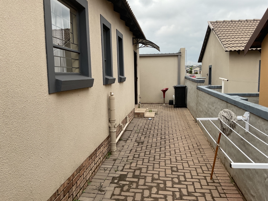 3 Bedroom Property for Sale in Kosmosdal Gauteng