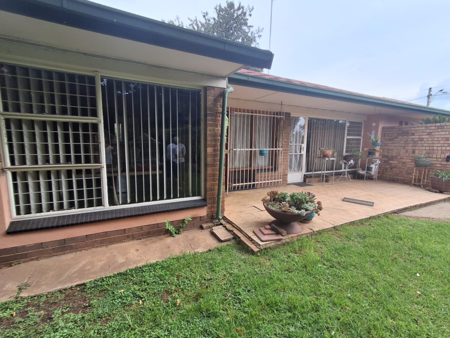 4 Bedroom Property for Sale in Risiville Gauteng