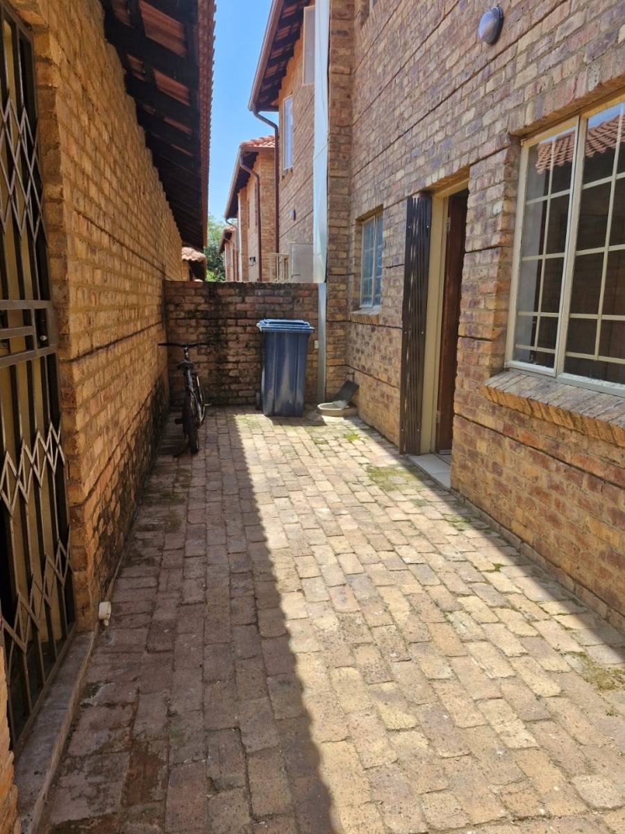 3 Bedroom Property for Sale in Annlin Gauteng