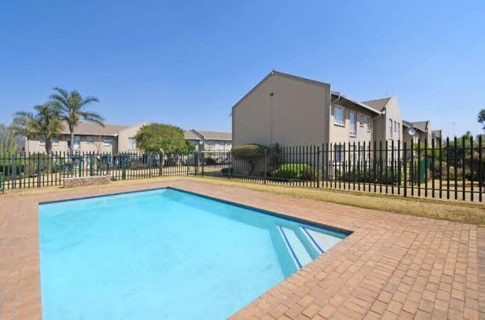 2 Bedroom Property for Sale in Ravenswood Gauteng
