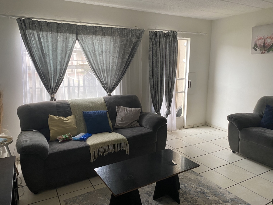 2 Bedroom Property for Sale in Ravenswood Gauteng