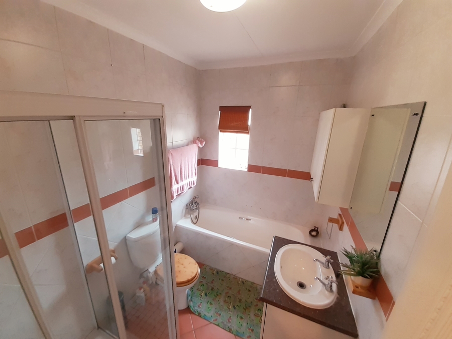 To Let 4 Bedroom Property for Rent in Moreleta Park Gauteng